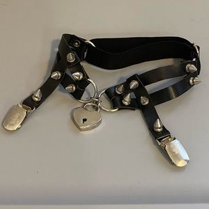 Hot topic black faux leather heart lock spiked garter